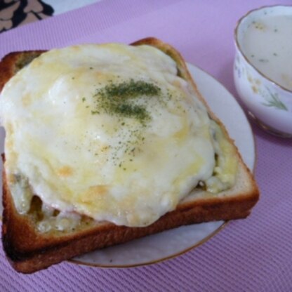 おはようです♪
チーズどっさり乗せて、パンが見えないですね(^_^)
マヨ＆チーズの組み合わせ、大好きです♥
朝食に、めっちゃ美味しかったですヽ(*´∀`)/